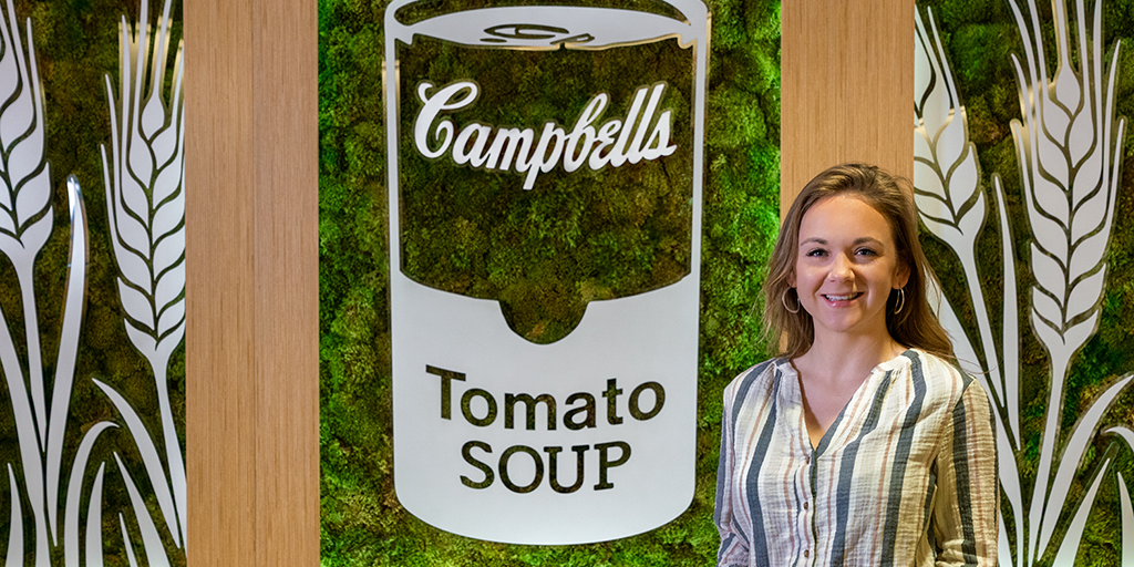 elise campbells|elise in consumer test kitchen|elise learning flavor curves|elise with nutrition colleagues|elise in marketing meeting|elise with prego pasta sauce jar